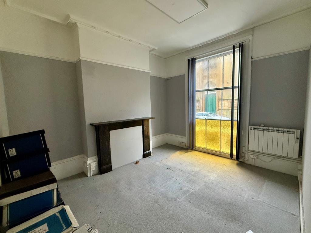 Lot: 44461 - ATTRACTIVE PERIOD BUILDING WITH POTENTIAL - Ground floor